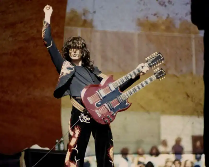 jimmy page con la gibson eds 1275