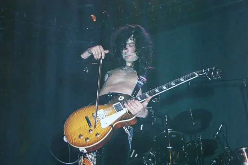 jimmy page suona la sua gibson les paul