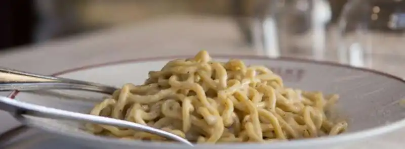 LA CACIO E PEPE DI FELICE A TESTACCIO VERSIONE MILANESE