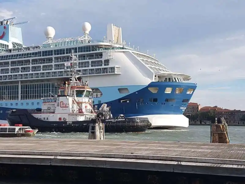 LA NAVE DA CROCIERA MARELLA DISCOVERY 2 A VENEZIA 