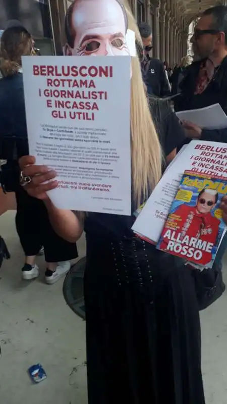 LA PROTESTA DEI GIORNALISTI DELLA MONDADORI 