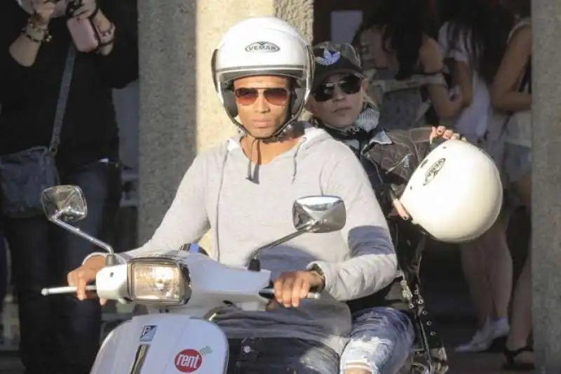 madonna in vespa