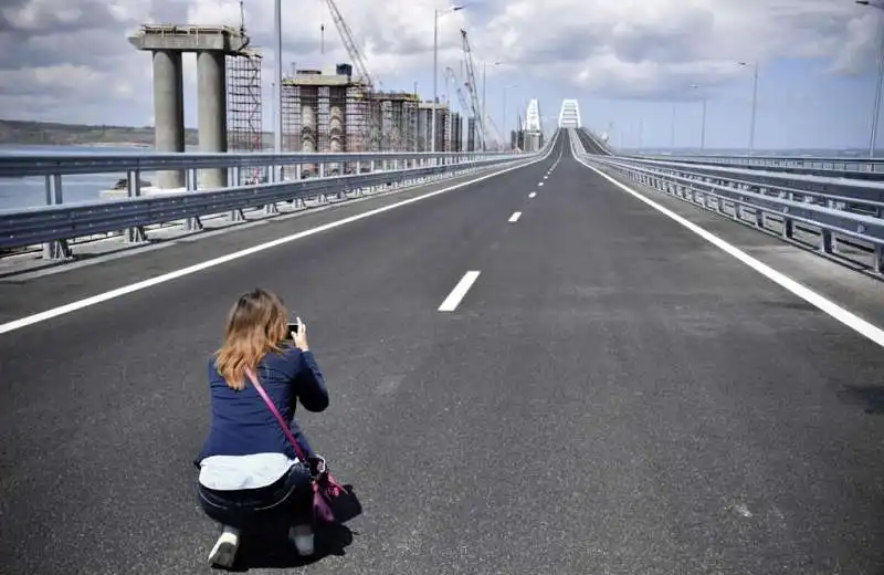 putin inaugura il ponte con la crimea  1