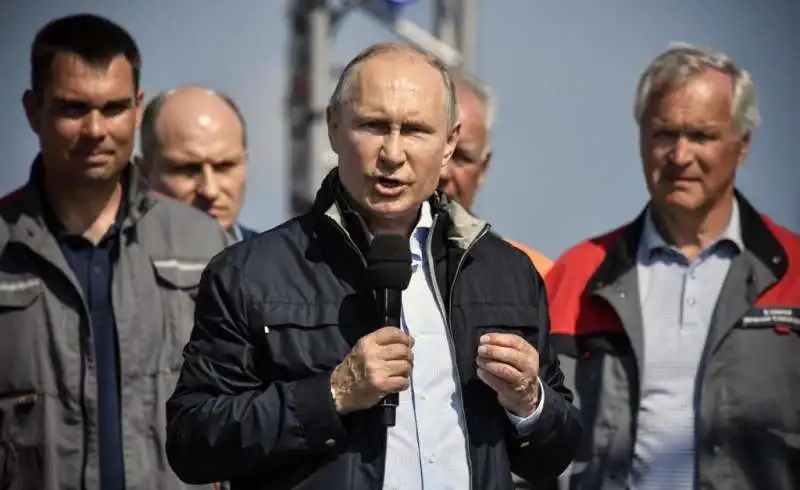 putin inaugura il ponte con la crimea  3