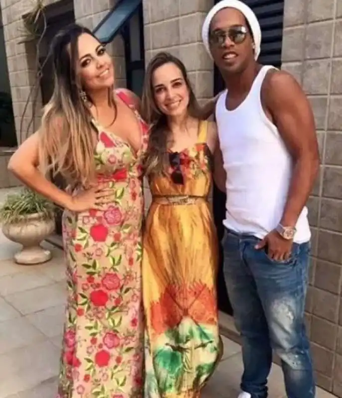 ronaldinho, priscilla e beatriz