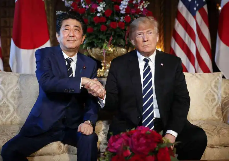 shinzo abe e donald trump a mar a lago