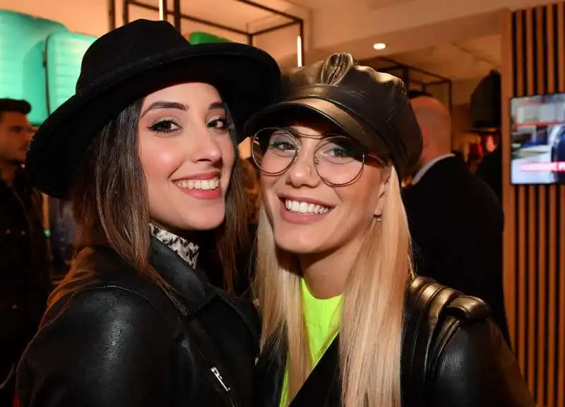 asia e ilaria influencer foto di bacco