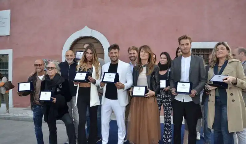 foto di gruppo del gala' di paolo brosio 1 ph umicini