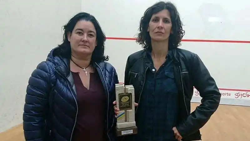 GIOCATRICI DI SQUASH PREMIATE CON VIBRATORI E KIT DI DEPILAZIONE