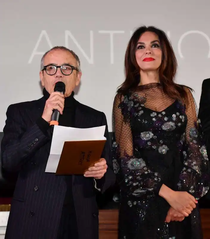 giorgio assumma presidente della giuria e maria grazia cucinotta foto di bacco