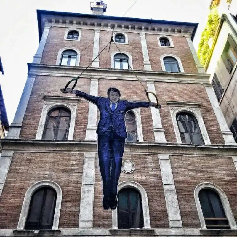 giuseppe conte agli anelli nella installazione di maupal a roma 7