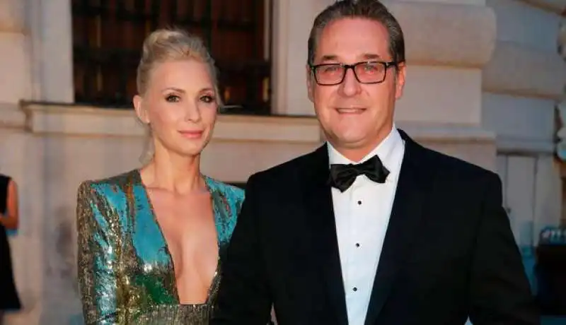 heinz christian strache con la moglie philippa