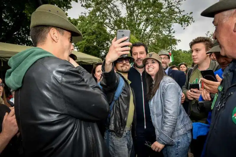 matteo salvini all'adunata degli alpini a milano 21