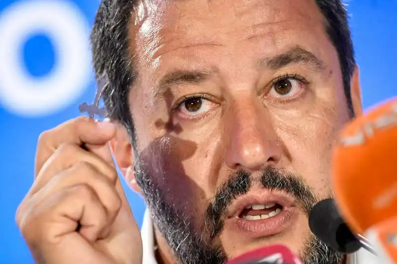 matteo salvini commenta la vittoria della lega alle europee da via bellerio 11