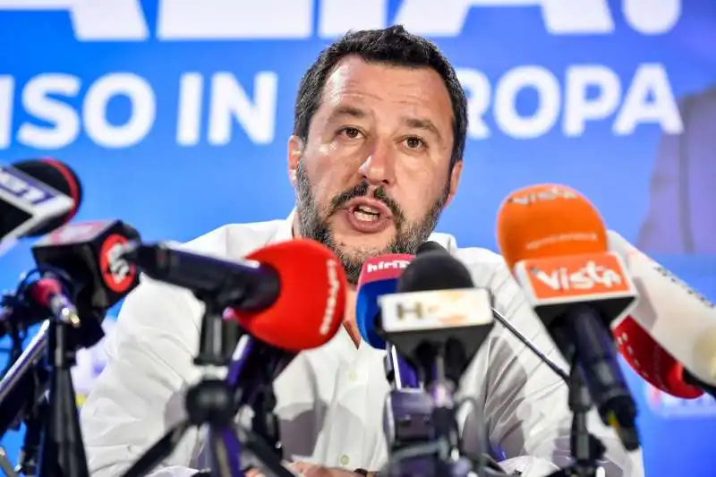 matteo salvini commenta la vittoria della lega alle europee da via bellerio 15