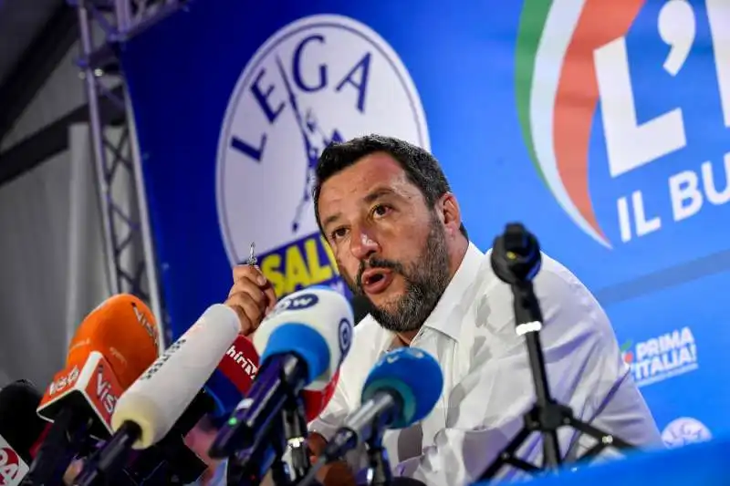 matteo salvini commenta la vittoria della lega alle europee da via bellerio 21