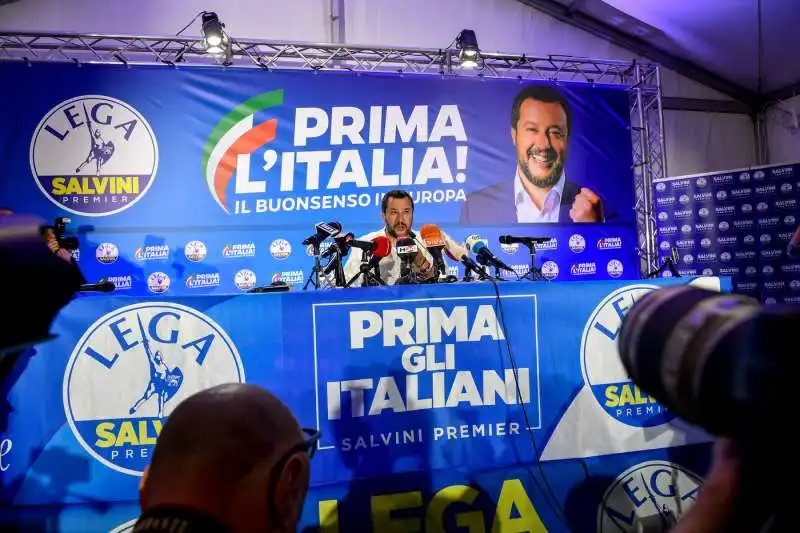 matteo salvini commenta la vittoria della lega alle europee da via bellerio 5