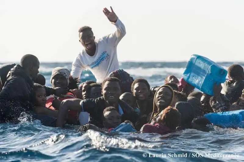 migranti in mare 4