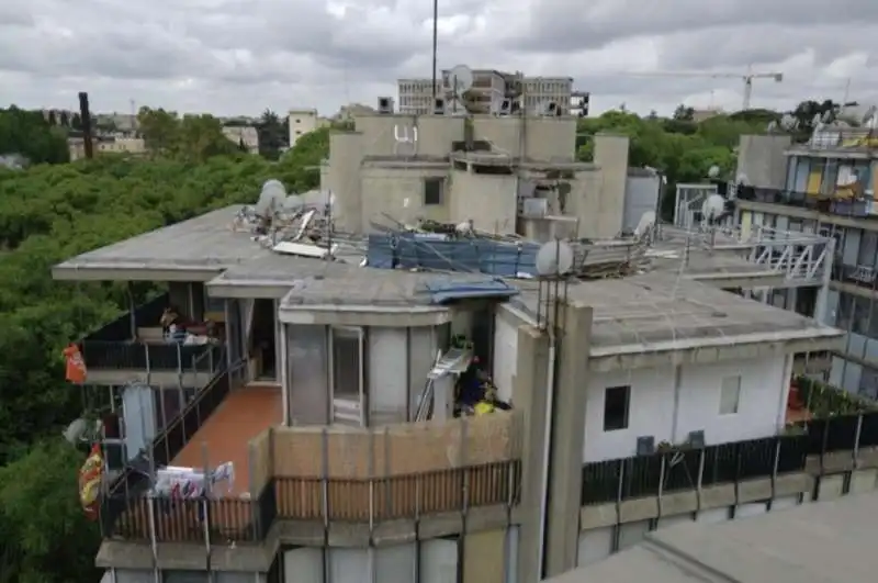 palazzo occupato in viale delle provincie a roma 15