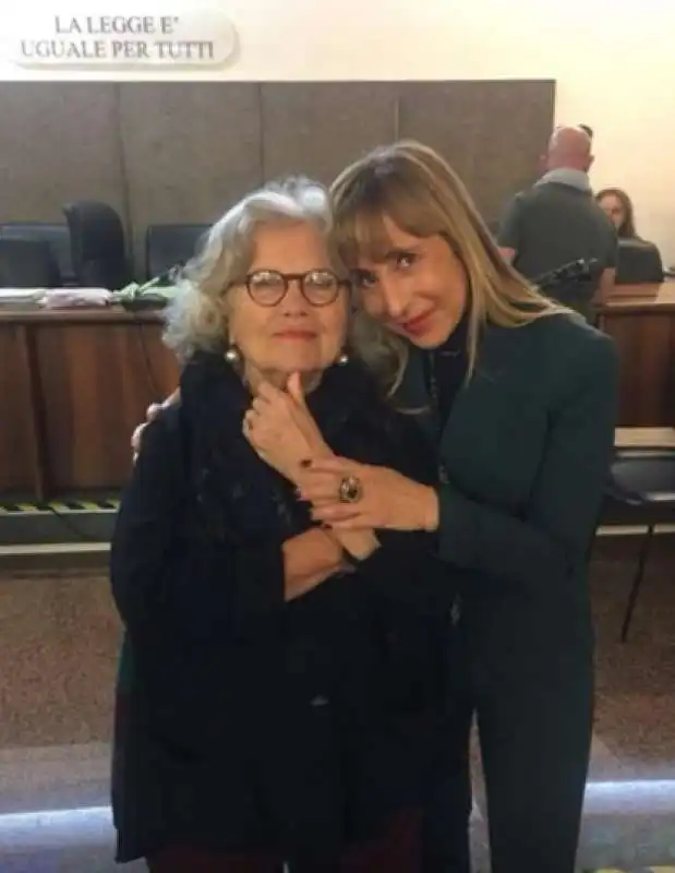 ROBERTA PETRELLUZZI CON L AVVOCATO DEL CARABINERE TEDESCO