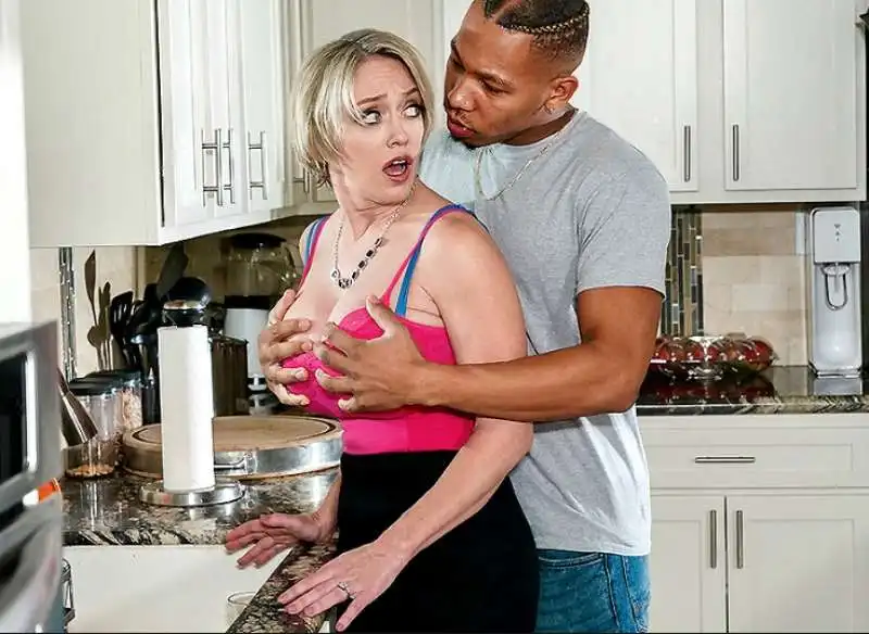 SESSO IN CUCINA