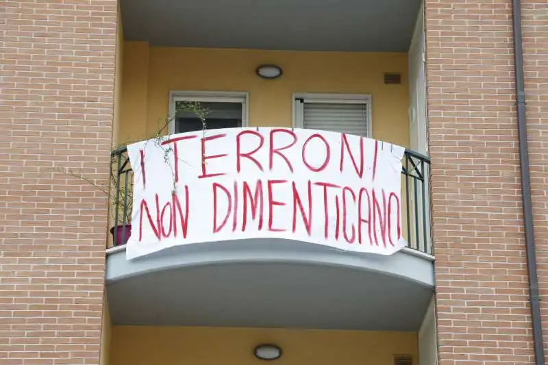 striscioni contro salvini 4