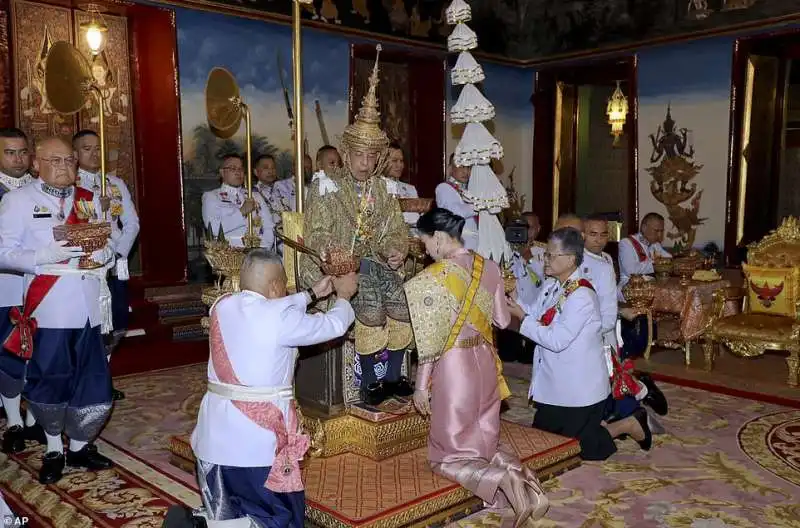 thailandia   incoronazione di maha vajiralongkorn 14