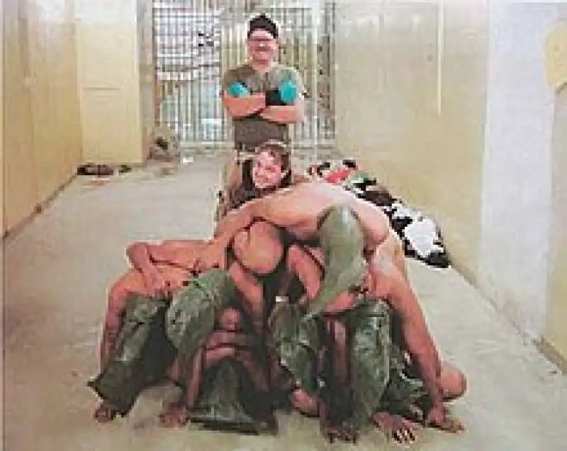 torture nel carcere di abu ghraib 12