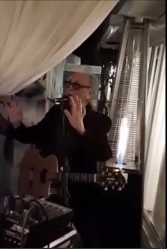 tre giorni del cuore   riccardo fogli canta e paolo brosio balla – forte dei marmi 2