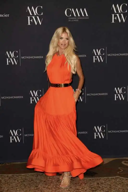 victoria silvstedt alla montecarlo fashion week 3