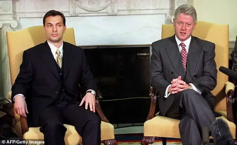 VIKTOR ORBAN QUANDO ERA CONSIDERATO UN RIFORMATORE CON BILL CLINTON NEL 1998