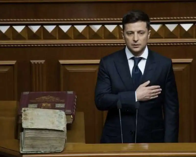 vladimir zelensky giura da presidente dell'ucraina 2