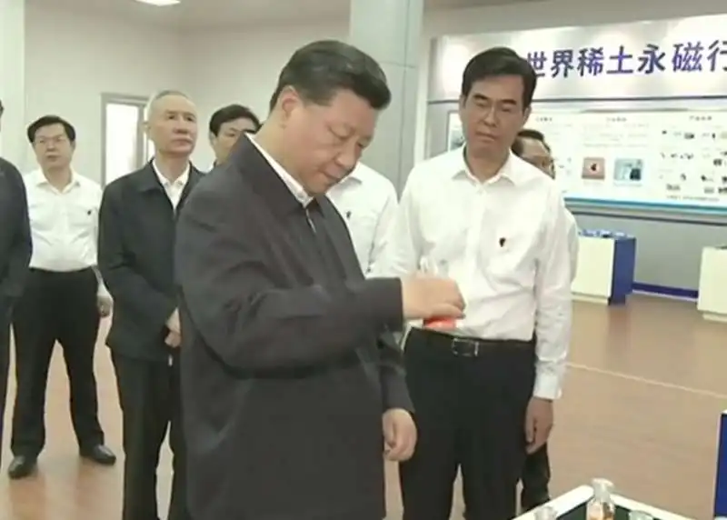 xi jinping visita il centro di trasformazione delle terre rare di ganzhou 1