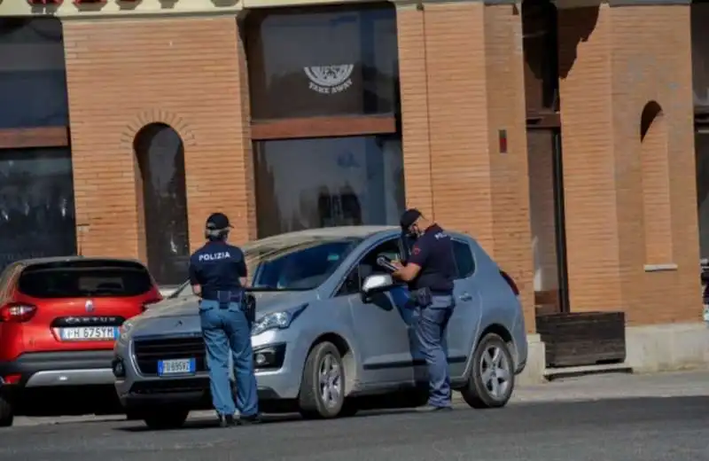 controlli polizia a ostia 5