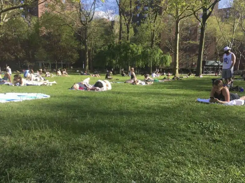 coronavirus a new york   folla a central park 3