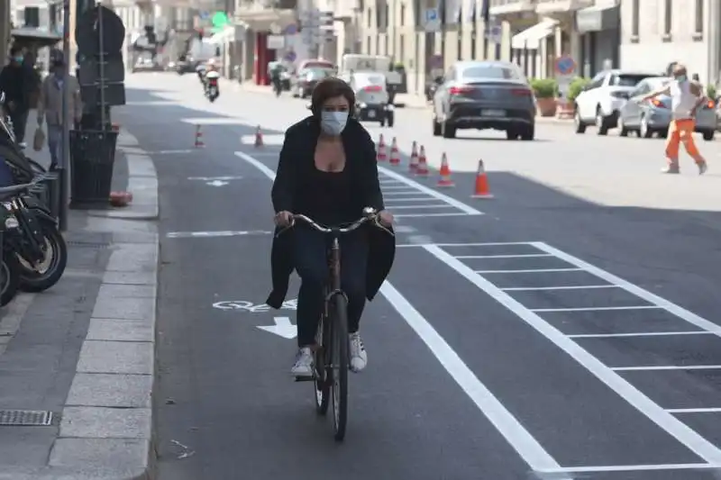 coronavirus bicicletta milano