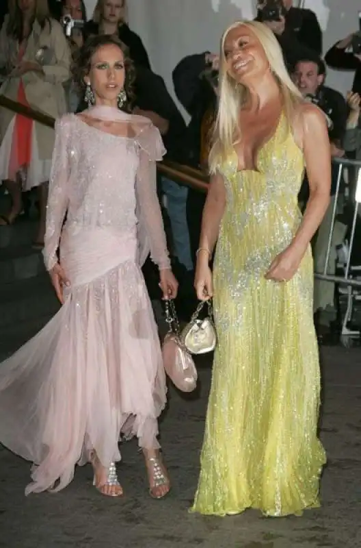 donatella versace con la figlia allegra 