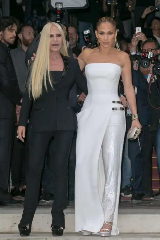 donatella versace jennifer lopez a parigi nel 2014