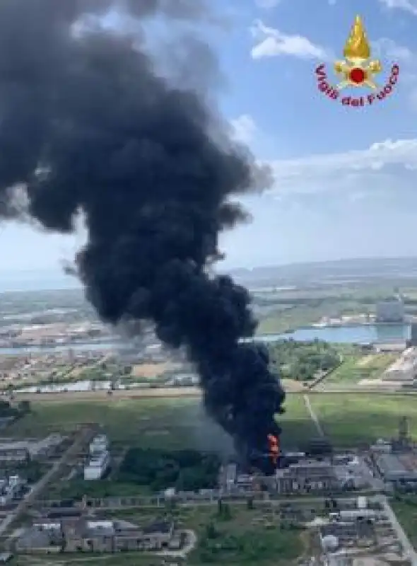 incendio in uno stabilimento chimico di marghera 7