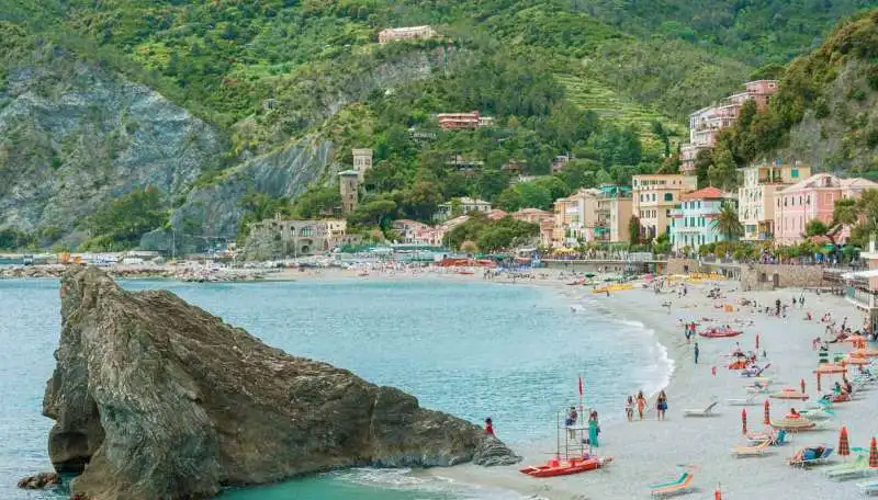 liguria spiaggia modello temptation