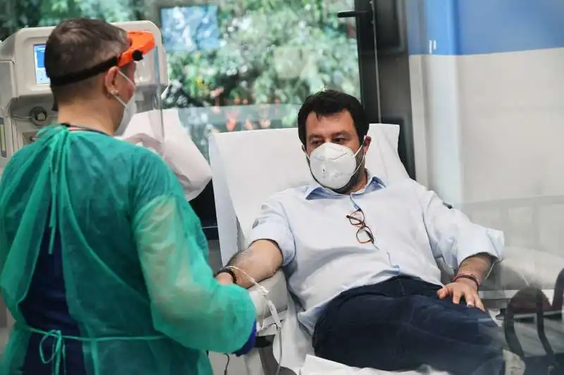 MATTEO SALVINI DONA IL SANGUE