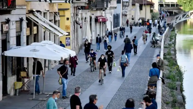 navigli pieni di gente