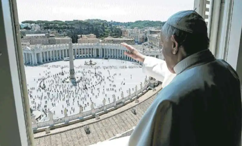 PAPA FRANCESCO SI RIAFFACCIA DAL PALAZZO APOSTOLICO DOPO LA QUARANTENA