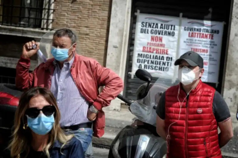 protesta dei commercianti in piazza san pietro 3