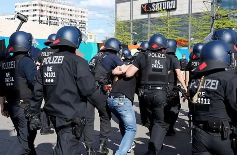 proteste anti lockdown in germania 11