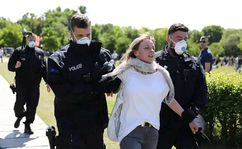 proteste anti lockdown in germania 16