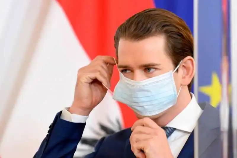 SEBASTIAN KURZ CON LA MASCHERINA 1