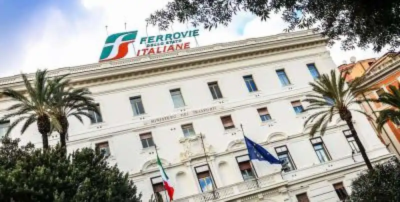 SEDE FERROVIE DELLO STATO PIAZZA DELLA CROCE ROSSA ROMA 2