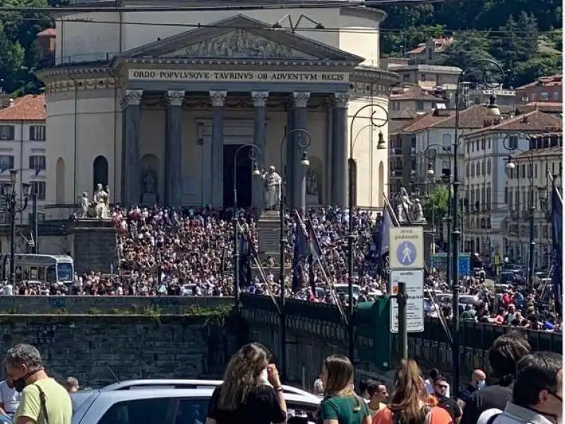 TORINO - FOLLA PER LE FRECCE TRICOLORI