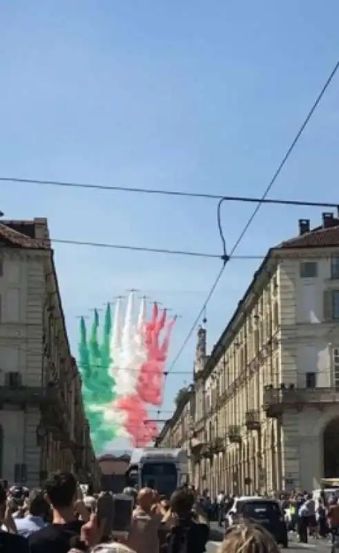 TORINO - FOLLA PER LE FRECCE TRICOLORI